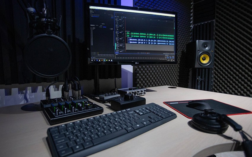 Blogging Podcasting Vlogging Have Changed The Entertainment Landscape